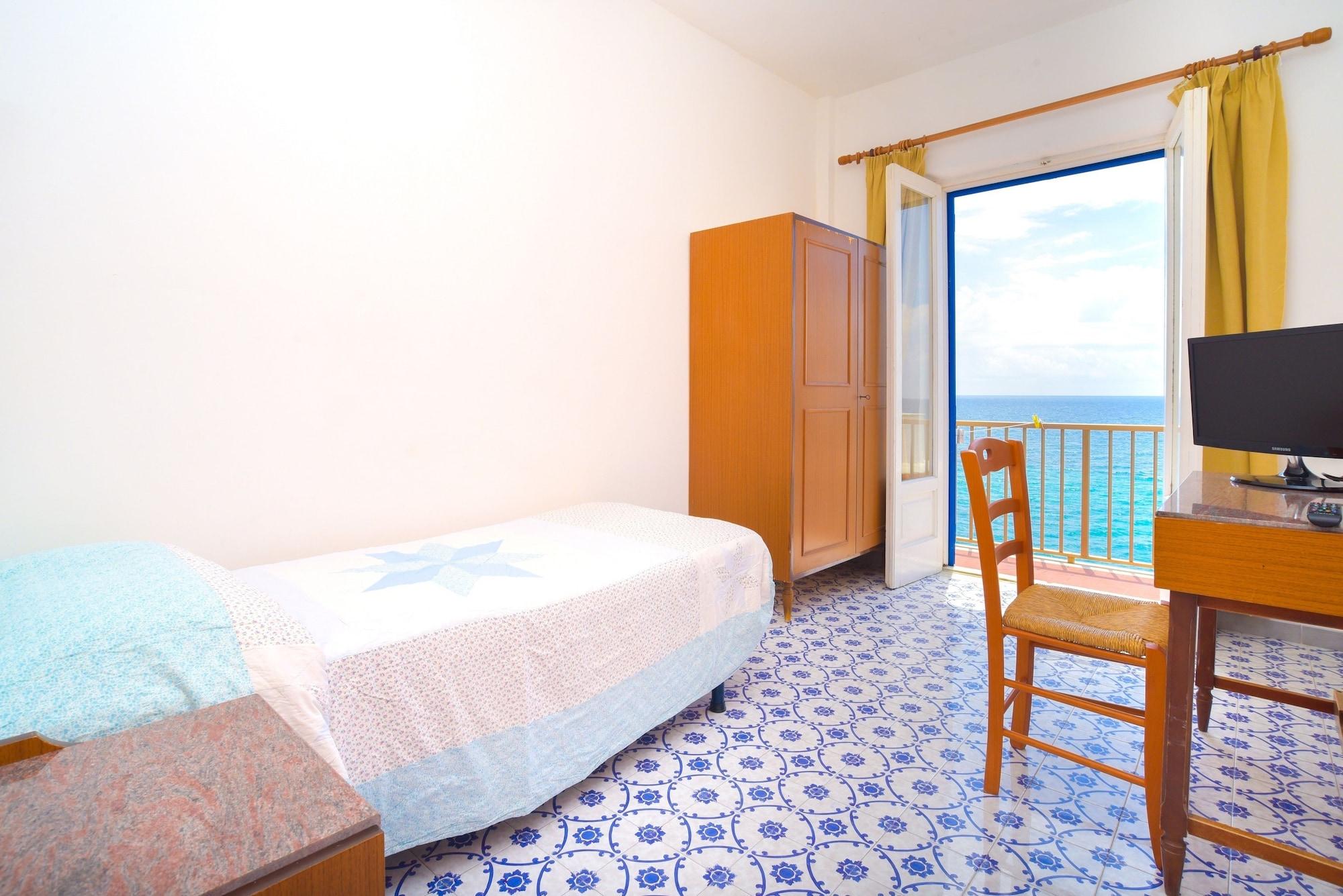 Hotel Regina Del Mare Barano d'Ischia Bagian luar foto
