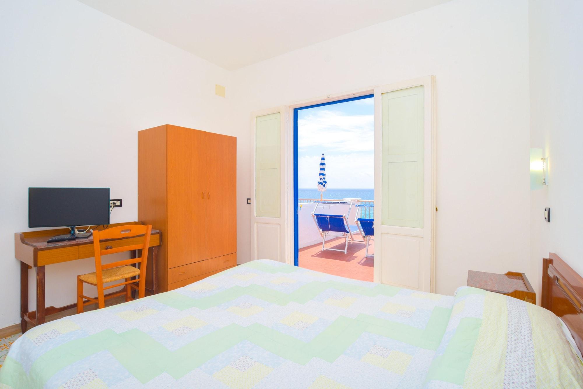 Hotel Regina Del Mare Barano d'Ischia Bagian luar foto