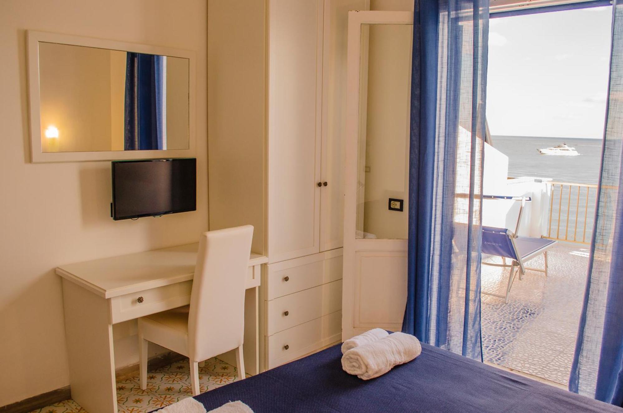 Hotel Regina Del Mare Barano d'Ischia Bagian luar foto