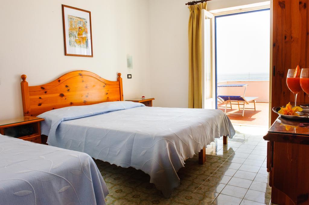 Hotel Regina Del Mare Barano d'Ischia Bagian luar foto